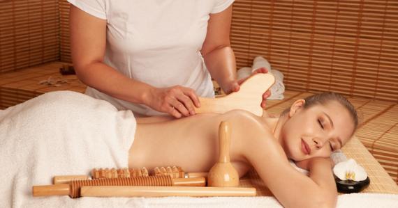 La Madérothérapie est une technique de massage traditionnel anti-cellulite, remodelant et drainant dont les bienfaits sont reconnus depuis des millénaires