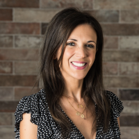 Aurelie Camaleonte , coach yoga du visage formée par L'Atelier Facialiste