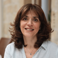 Sandrine ROYER, coach de yoga du visage formée par Nathalie Dendura de l'Atelier Facialiste