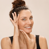 Julie Agulhon certifiée coach de yoga du visage par l'atelier Facialiste