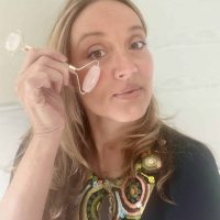 Marina Dossche, coach de yoga du visage formée par Nathalie Dendura